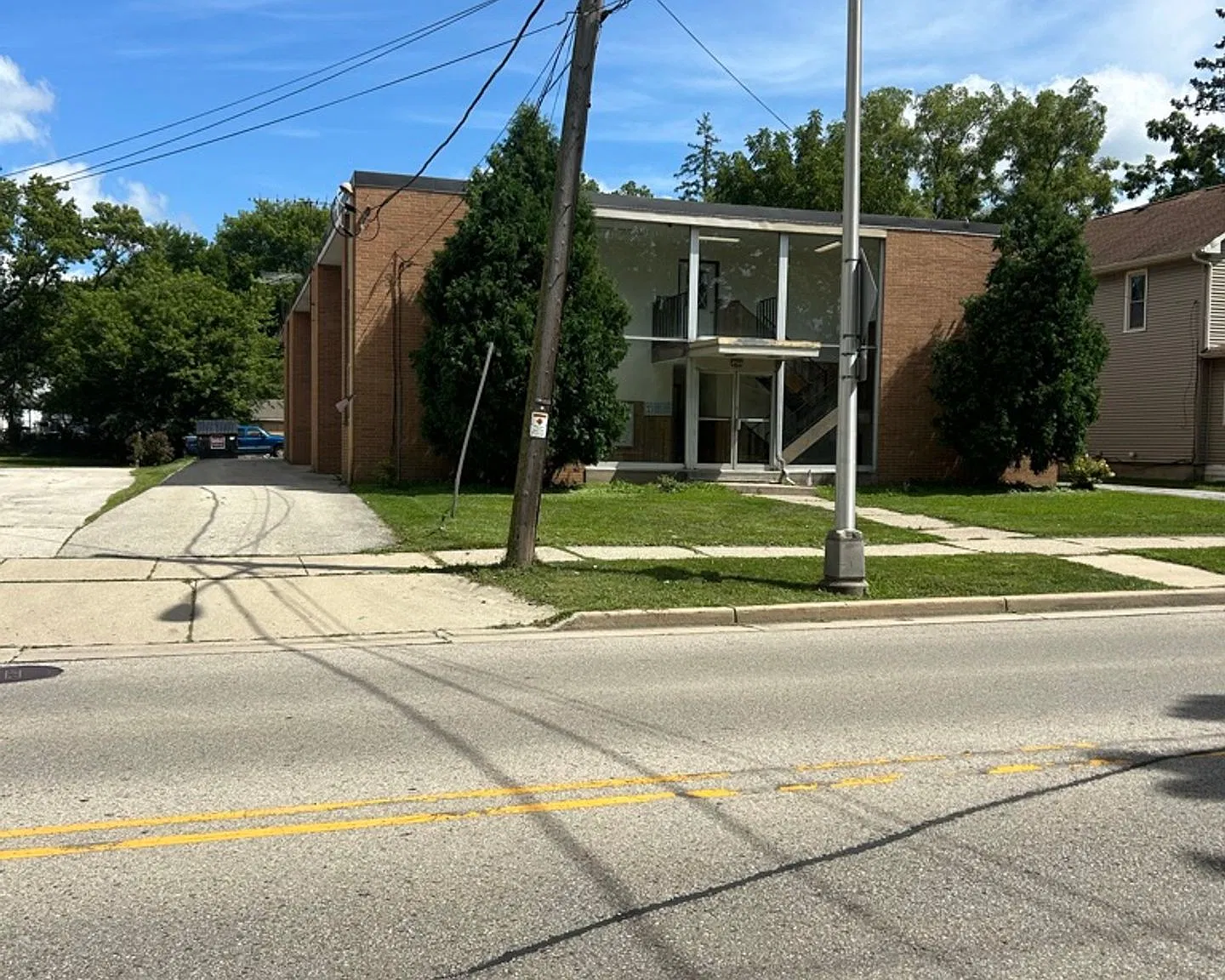 405 N East Ave. (16 Unit) — Photo 2