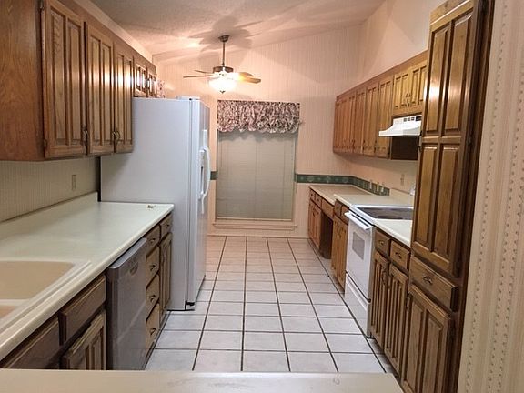 3rd image of 106 Aspen Dr