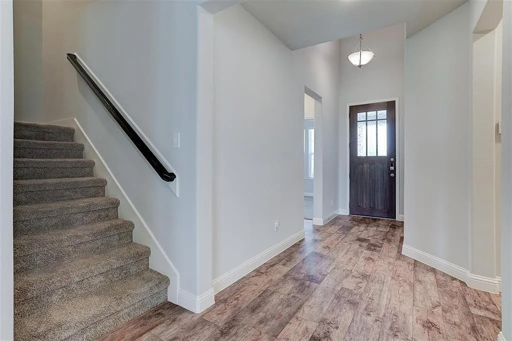 3 bed, 3.0 bath, 2011 sqft, $2,650 — Photo 3