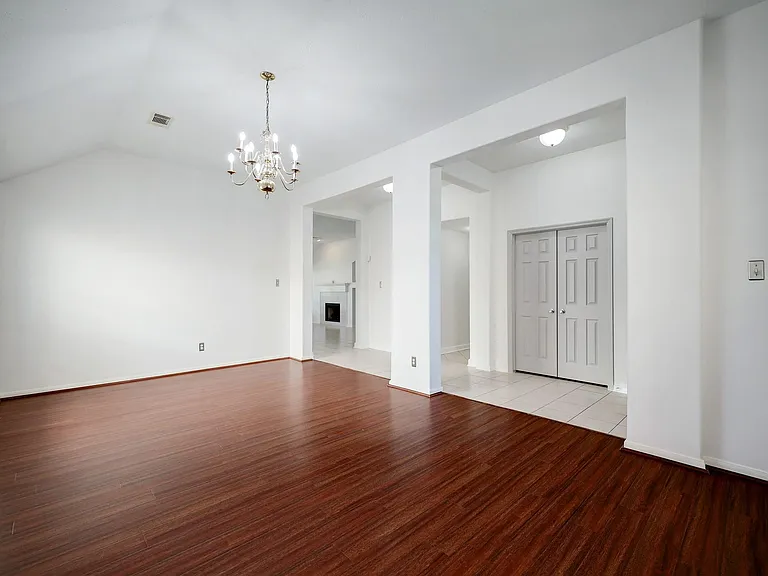 17407 Winfield Sq — Photo 5