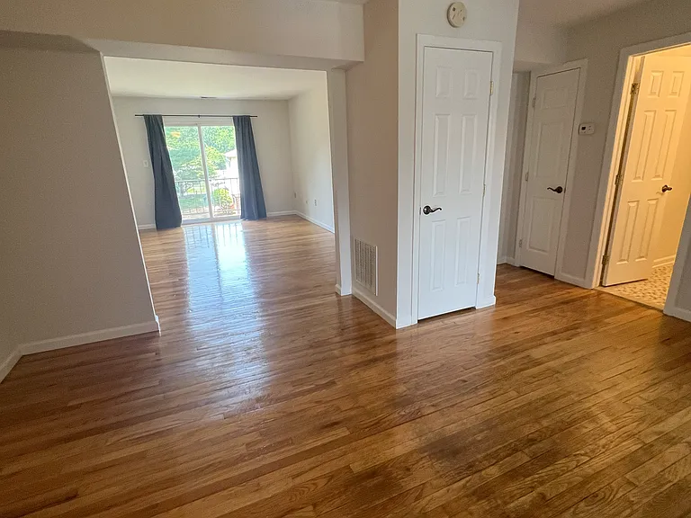 713 Silver Ct — Photo 10