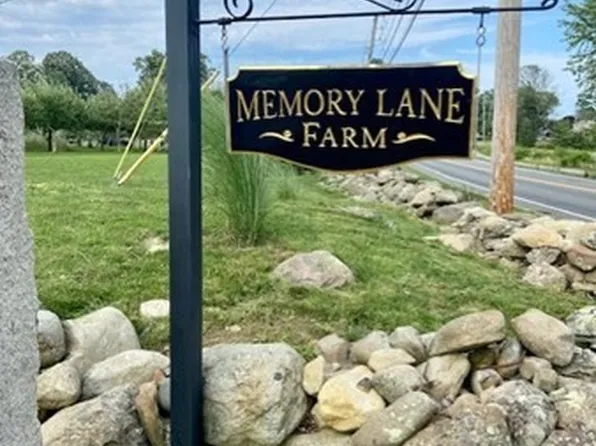 3 Marvel St, Swansea, MA 02777