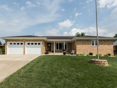 1104 3rd St SW, Dyersville, IA, 52040