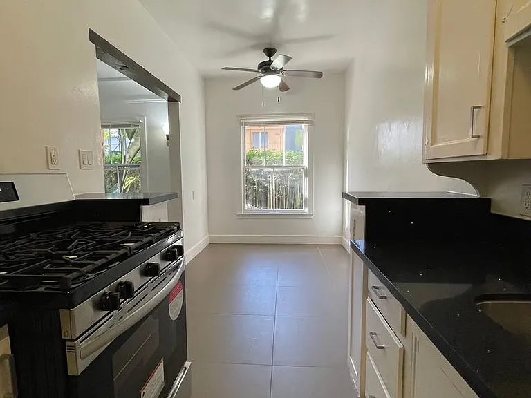 1355 N Gardner St — Photo 8