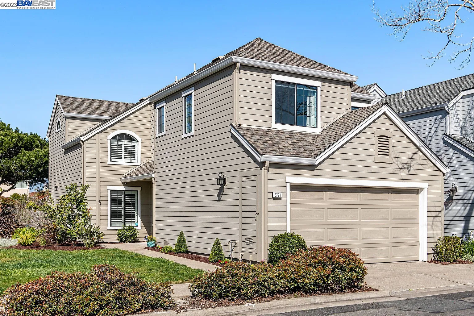 2721 Young St photo 1