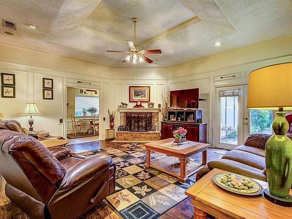 5th image of 421 Woodhollow Dr