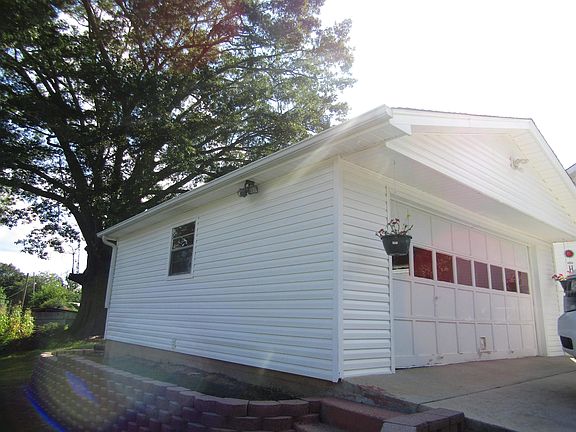 3rd image of 1012 N Washington Ave