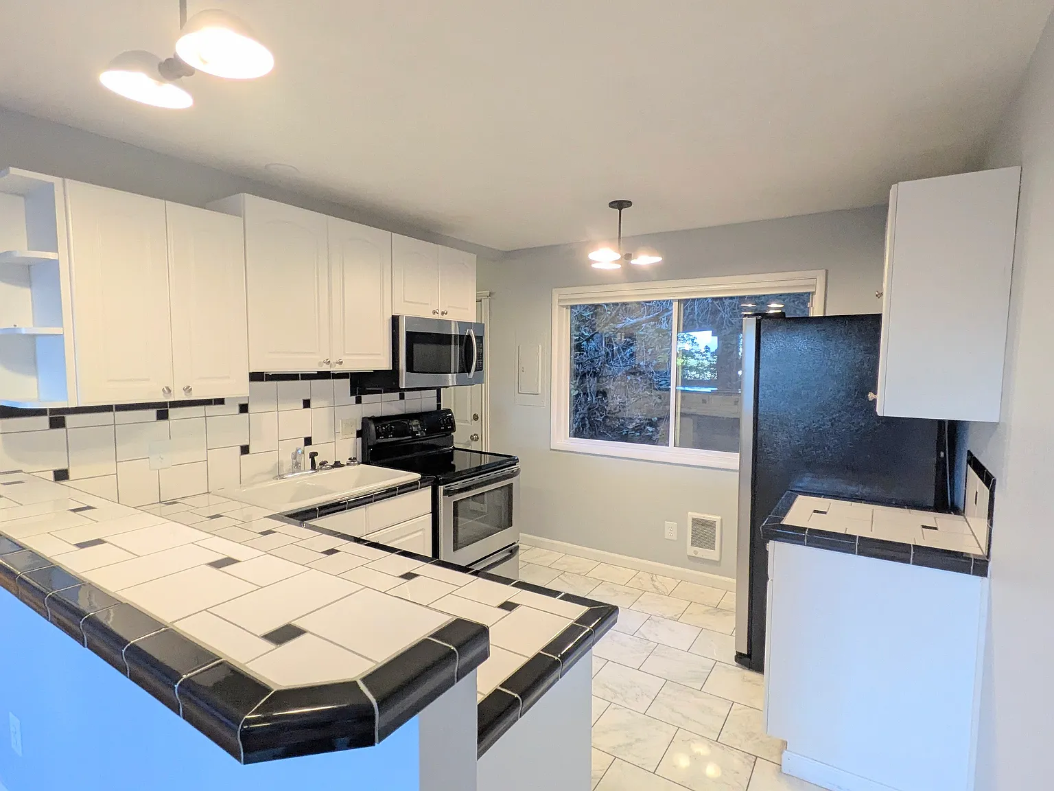 2 bed, 730 sqft, $1,695 — Photo 3
