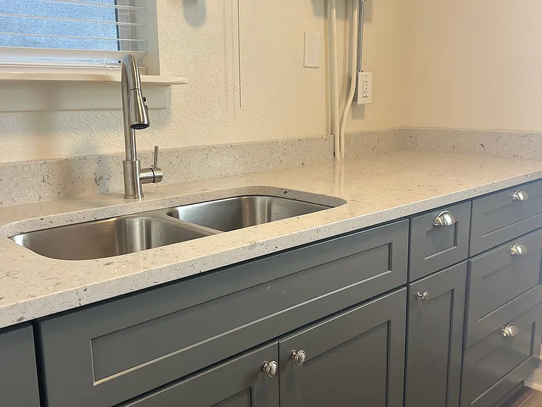 1237 Commerce Ave #6 — Photo 11