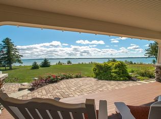 7535 Oyster Bay Dr, Charlevoix, MI 49720