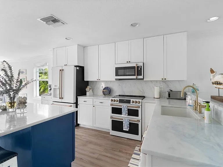 719 Park Ave — Photo 8