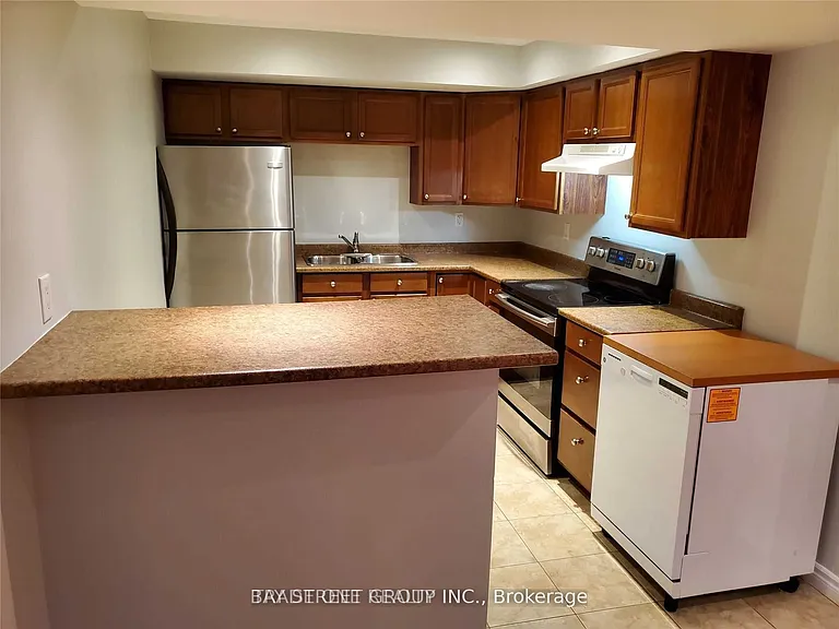 92 Sir Jacobs Cres #BASEMENT — Photo 5