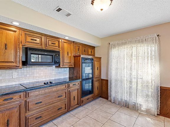 3rd image of 714 Pebblecreek Dr