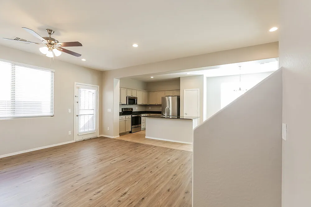 3 bed, 2.5 bath, 1783 sqft, $2,025 — Photo 4