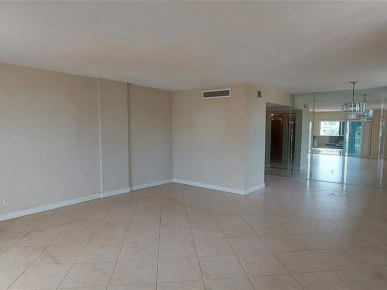 1900 Diana Dr #3A — Photo 7