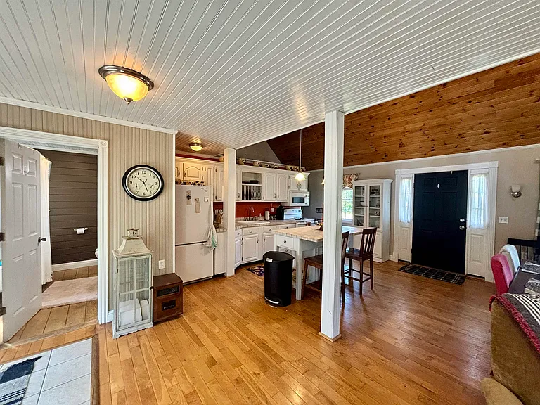 353 Forest Rd — Photo 14