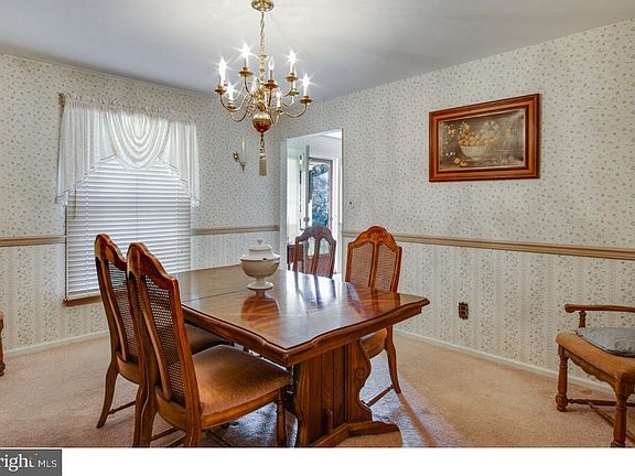 3rd image of 26 Woodridge Dr
