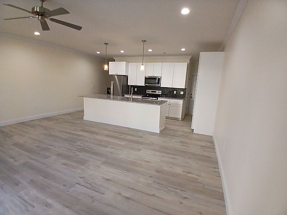 KITCHEN & LIVING ROOM