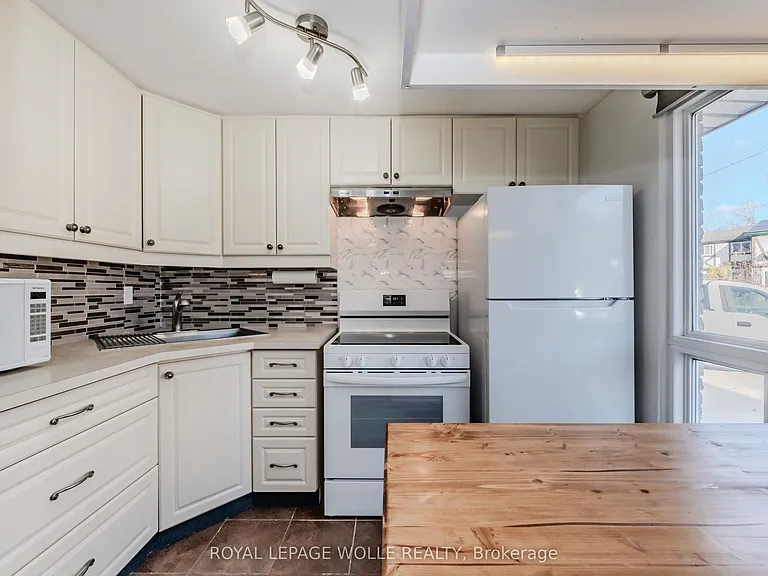 550 Parkview Cres — Photo 9