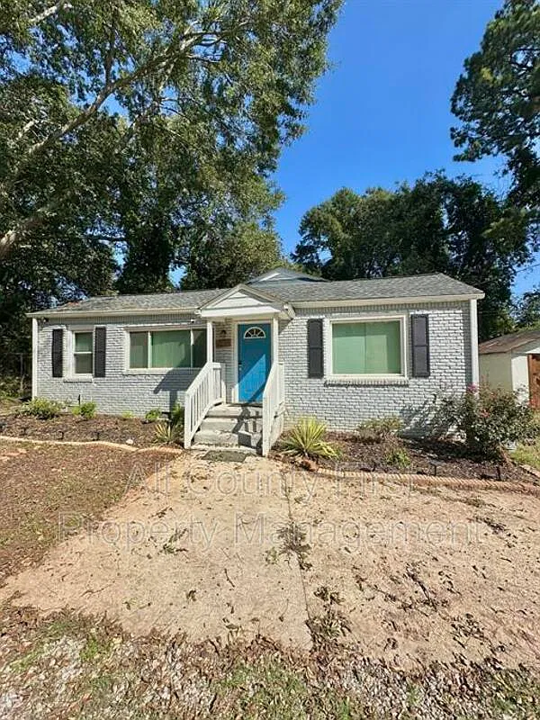 3 bed, 2.0 bath, 1382 sqft, $1,600 — Photo 1