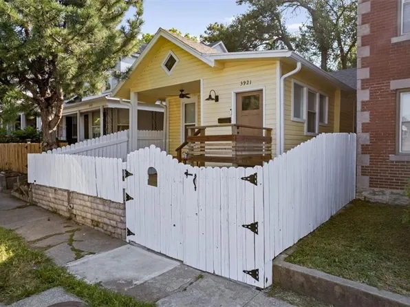 3921 Central St, Kansas City, MO 64111
