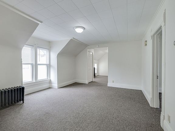 5th image of 30 Olcott St #1/2