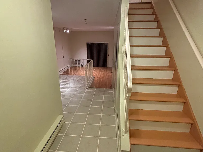 11 King Arthur Dr #5G — Photo 2