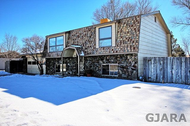 1/4 Acre Lot!