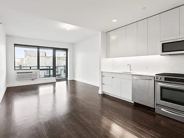 11-25 45th Avenue image 1 of 10