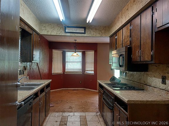 5th image of 5607 S 85th Ave E