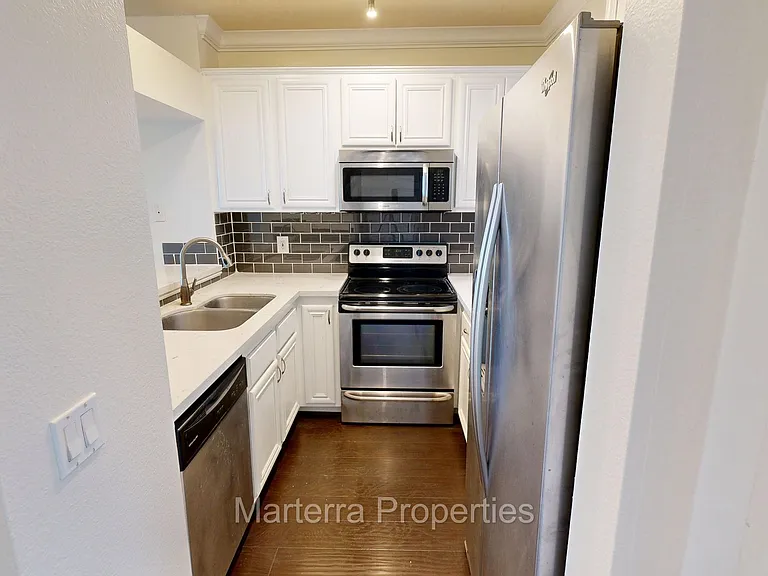 20331 Bluffside Cir #221 — Photo 6