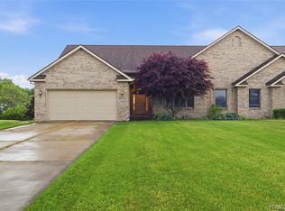 8091 Prestonwood Ct, Flushing, MI 48433