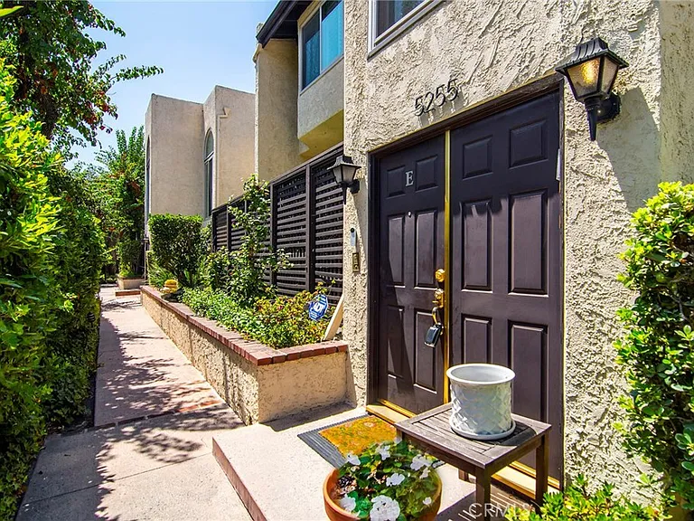 5255 Coldwater Canyon Ave #E — Photo 25