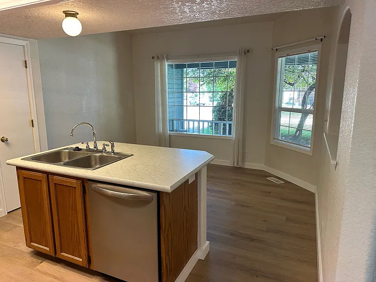 5482 S Veronica Pl — Photo 4