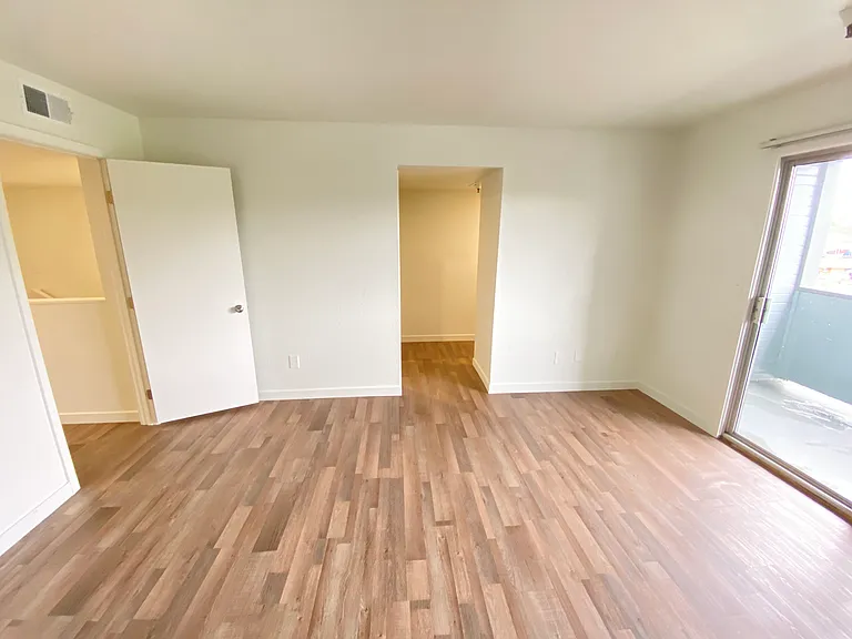 French Street Apt — Photo 29