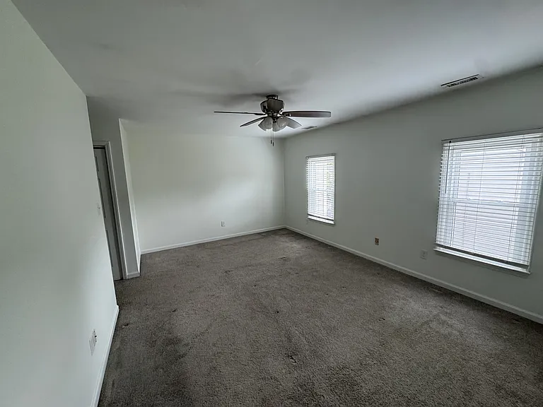 1910 Township Cir — Photo 9