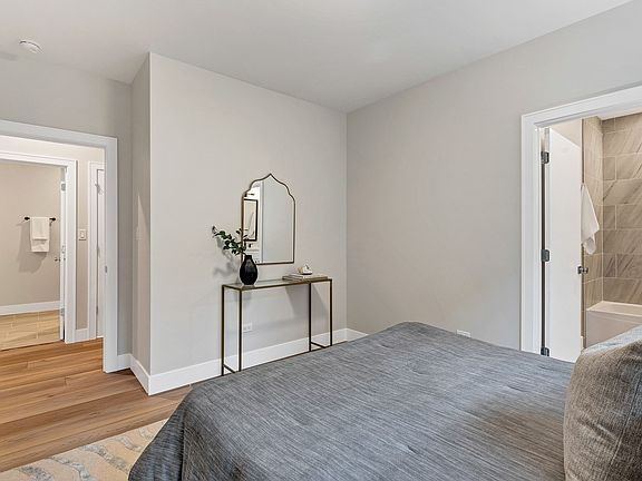 5th image of 1214 W Carmen Ave