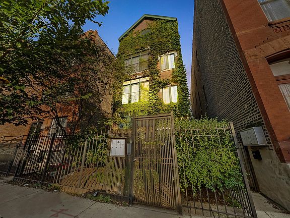 2nd image of 819 N Damen Ave #3