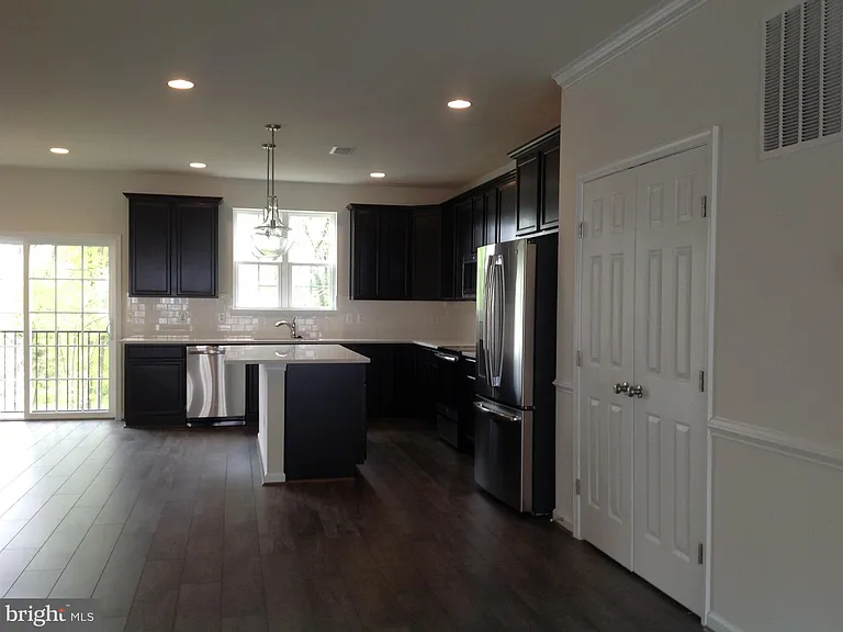 204 Upper Brook Ter — Photo 7