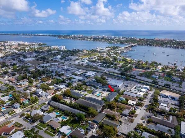 324 W Pine Street #11, Lantana, FL 33462