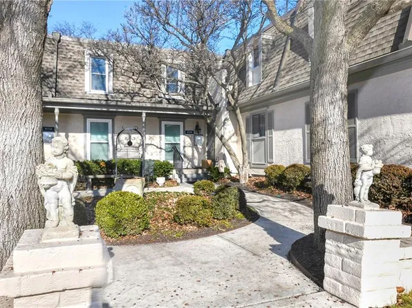 6708 W 109th St APT E, Overland Park, KS 66211