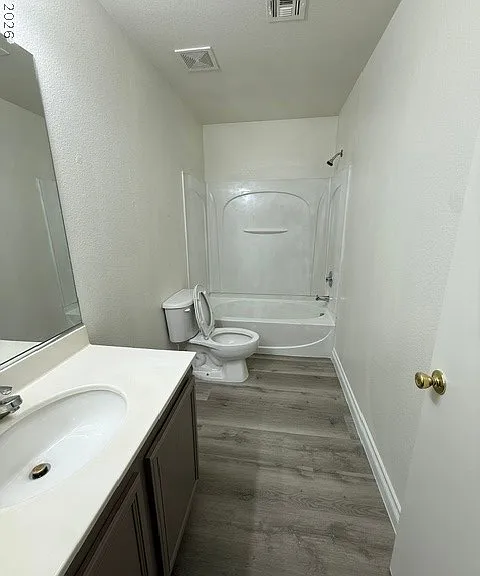 8012 Dutch Villas St — Photo 16