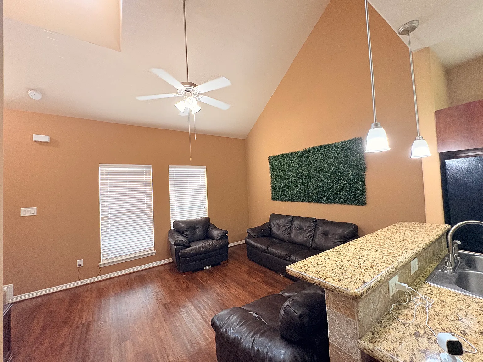 2 bed, 1082 sqft, $1,395 — Photo 4