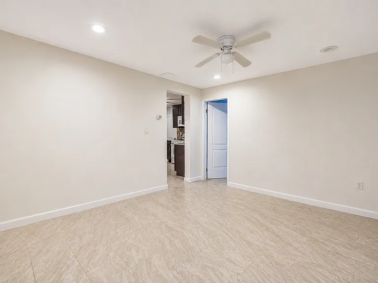 698 Fairview Ave — Photo 10