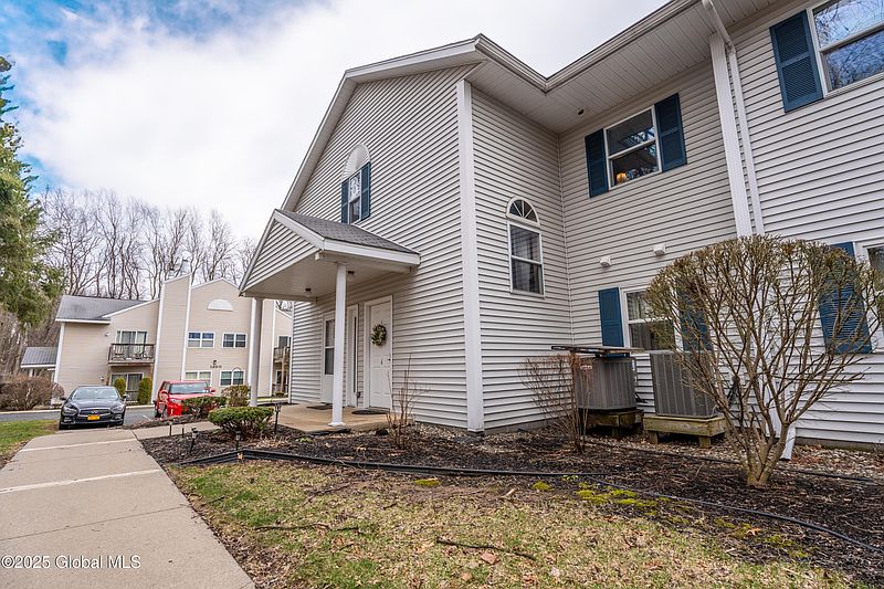 3rd image of 1306 Greenwich Drive