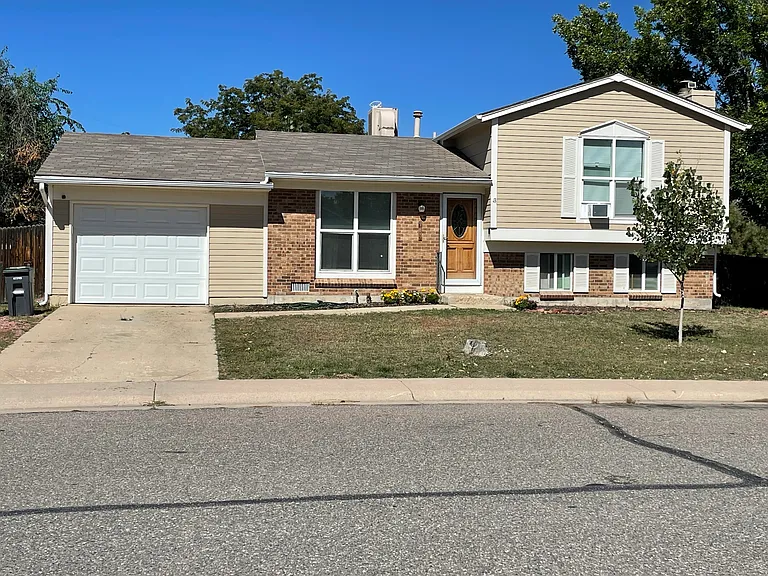 909 Bass Cir — Photo 1