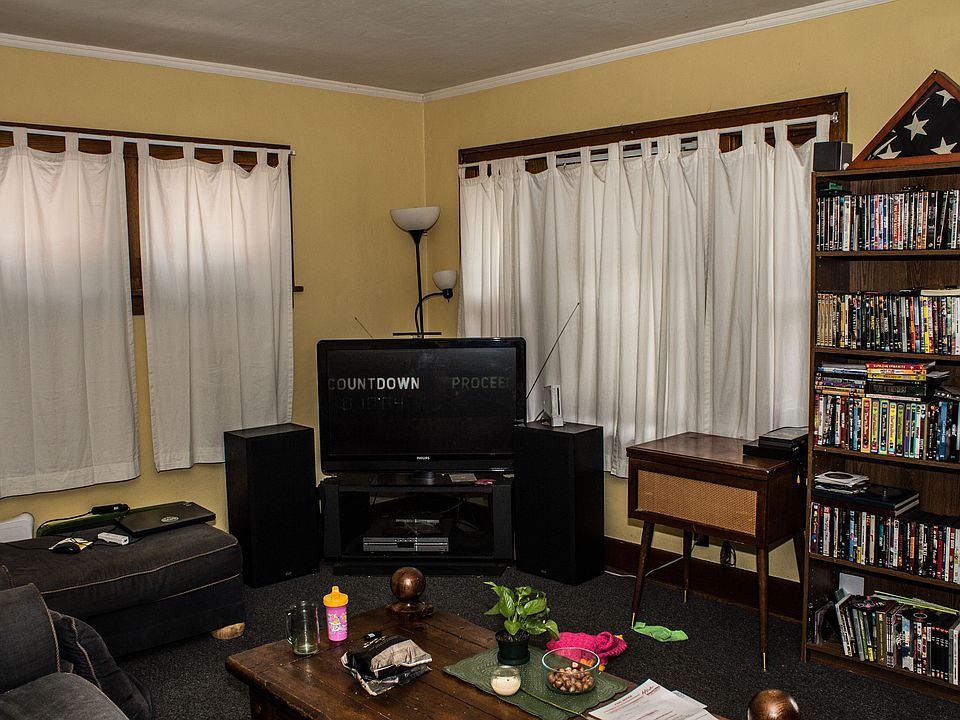 Front house - Living Room