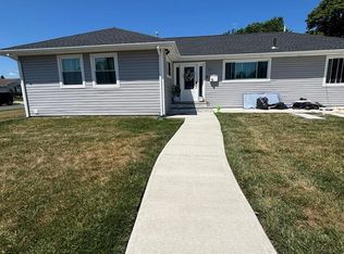 28 High St, Farmingdale, NY 11735