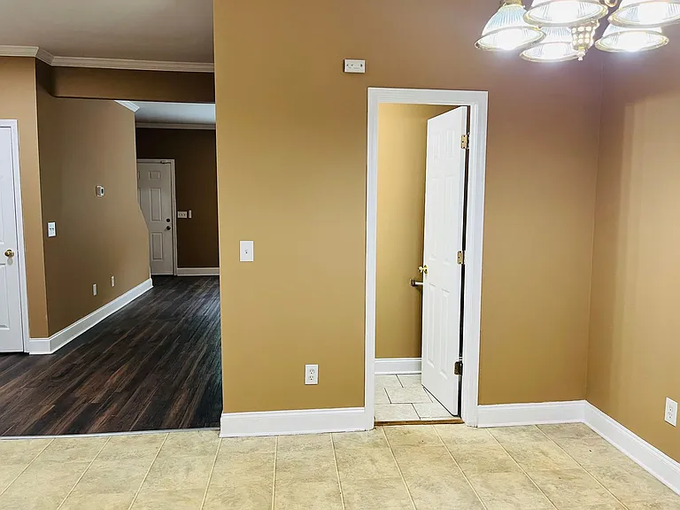 11-17 Jordan Rd — Photo 12