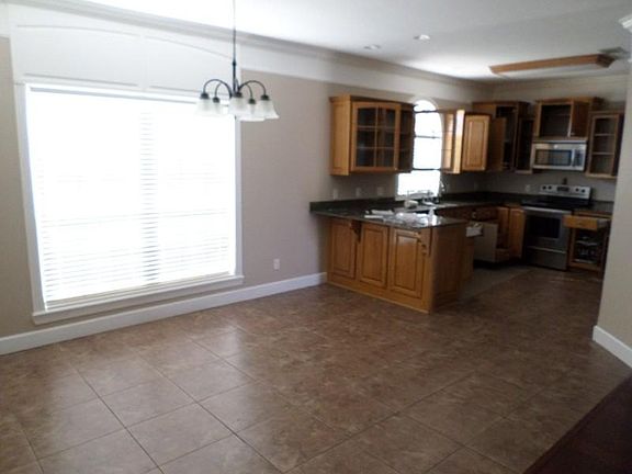 5th image of 270 Thornwood Ln